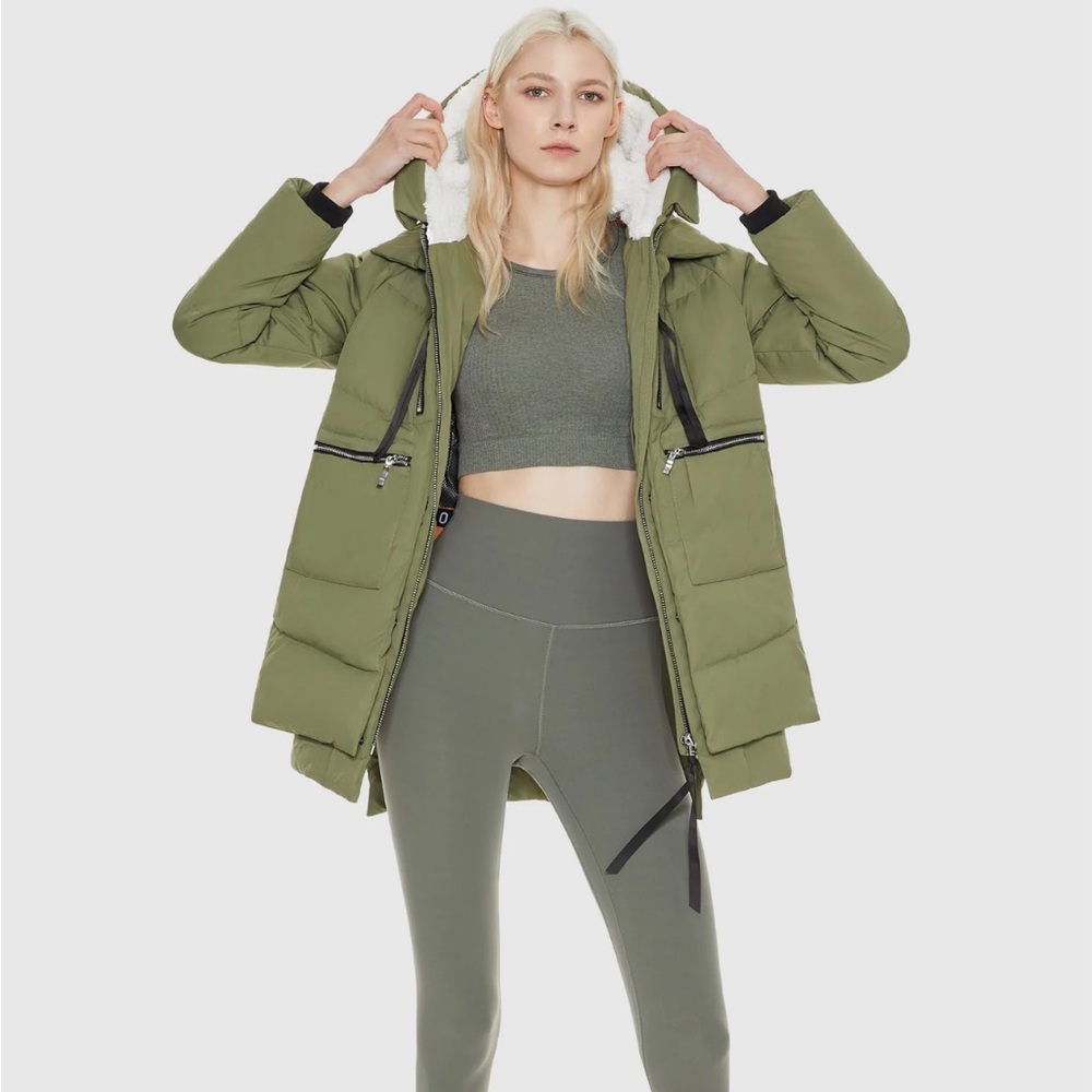 The Orolay Women's Thickened Down Jacket is a casual, puffer-style jacket with a